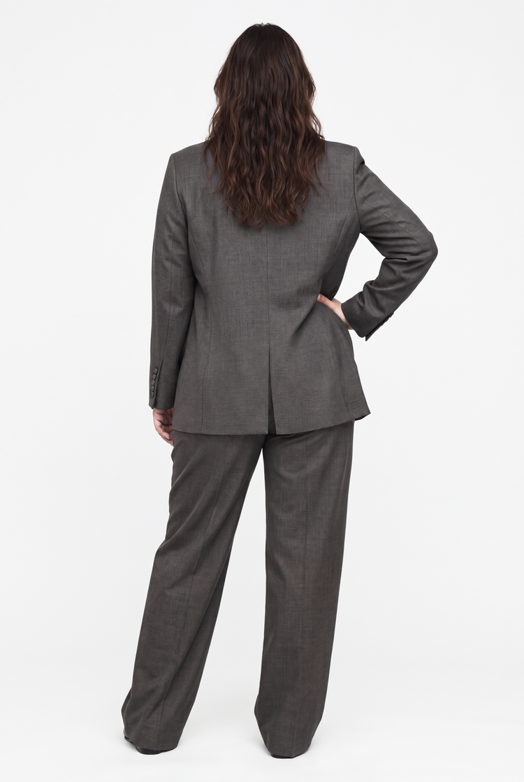 Classic fitted wool blazer