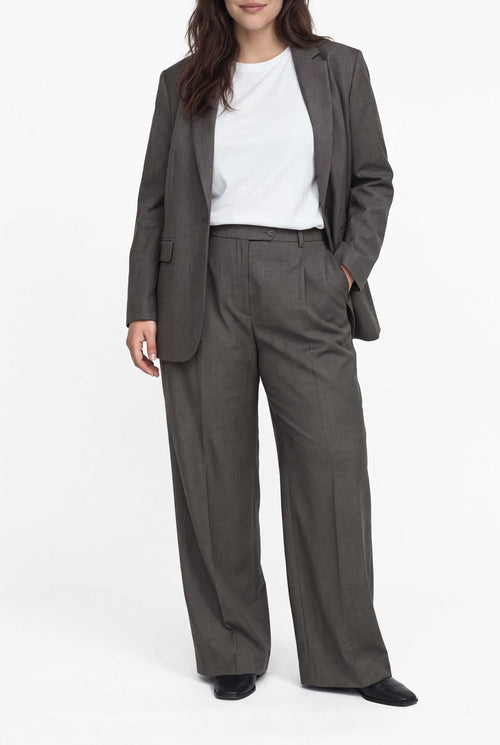 Classic fitted wool blazer